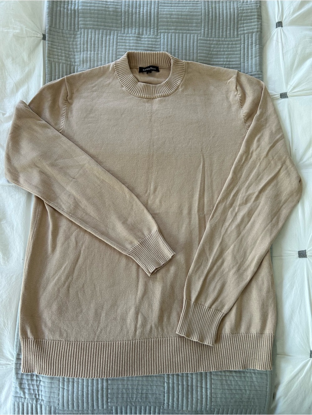 Classic Crewneck Sweater in Light Beige -